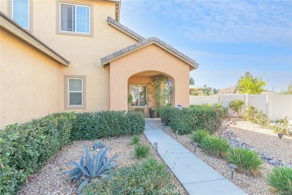 1455 Veronica Ct - Photo 6 of 33