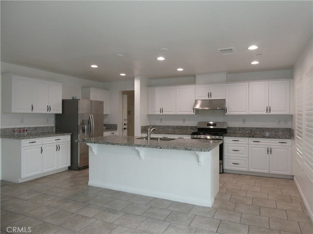 7613 Steamboat St - Photo 2 of 17