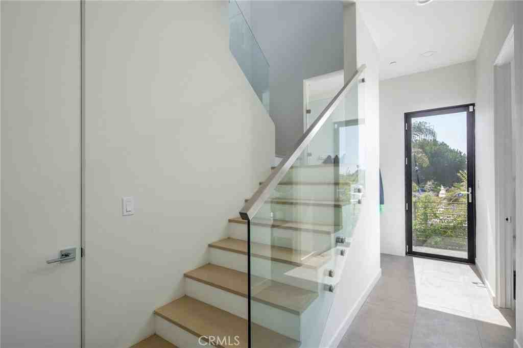 1616 Amherst Ave - Photo 4 of 21