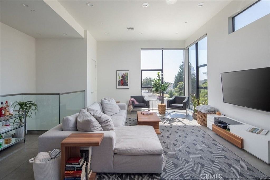 1616 Amherst Ave - Photo 6 of 21