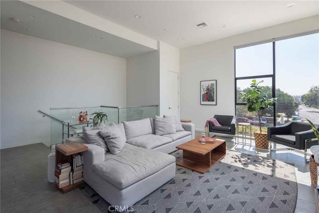 1616 Amherst Ave - Photo 7 of 21