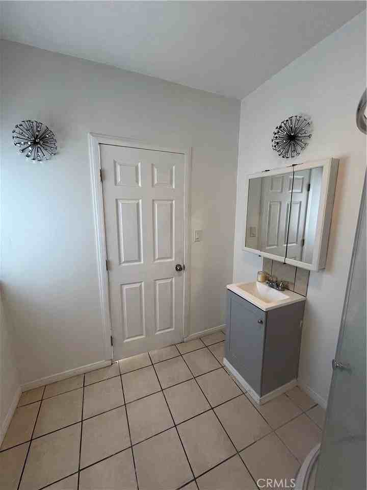 8561 Orion Ave - Photo 4 of 16