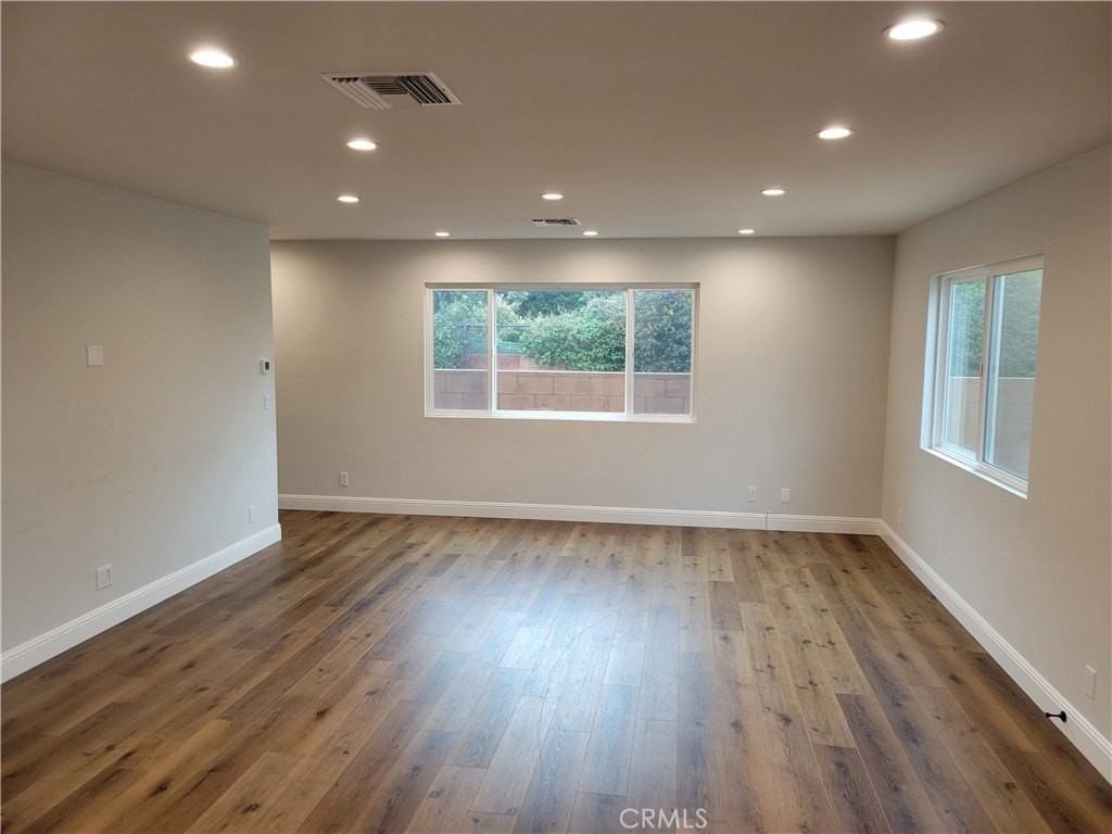 7702 Mason Ave - Photo 3 of 25