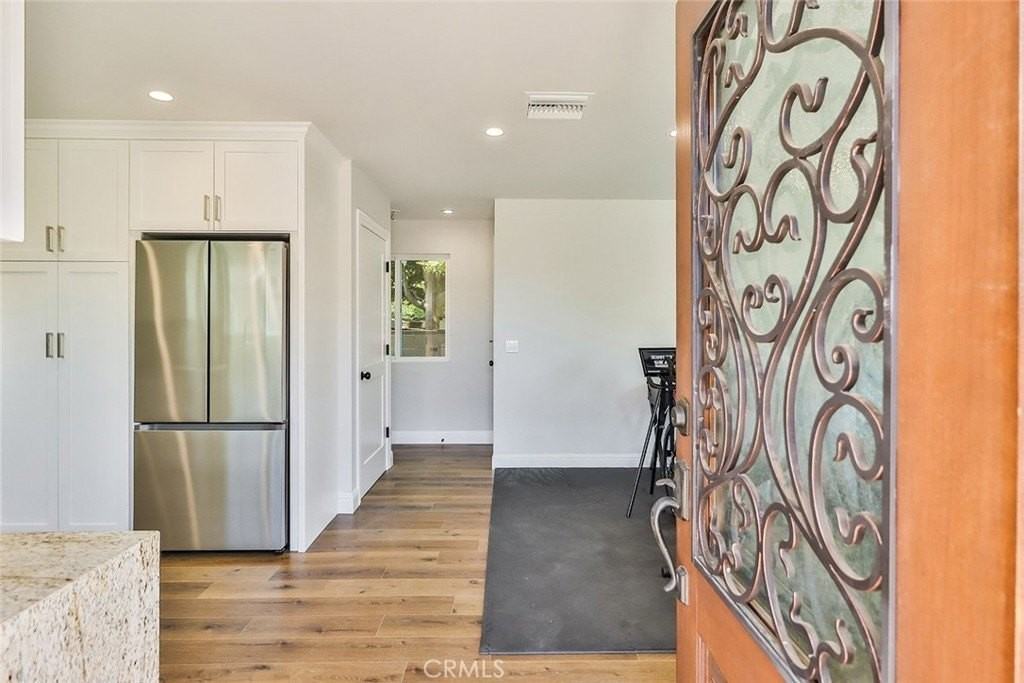 7702 Mason Ave - Photo 4 of 25