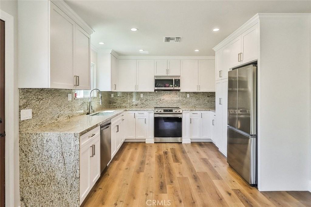 7702 Mason Ave - Photo 5 of 25