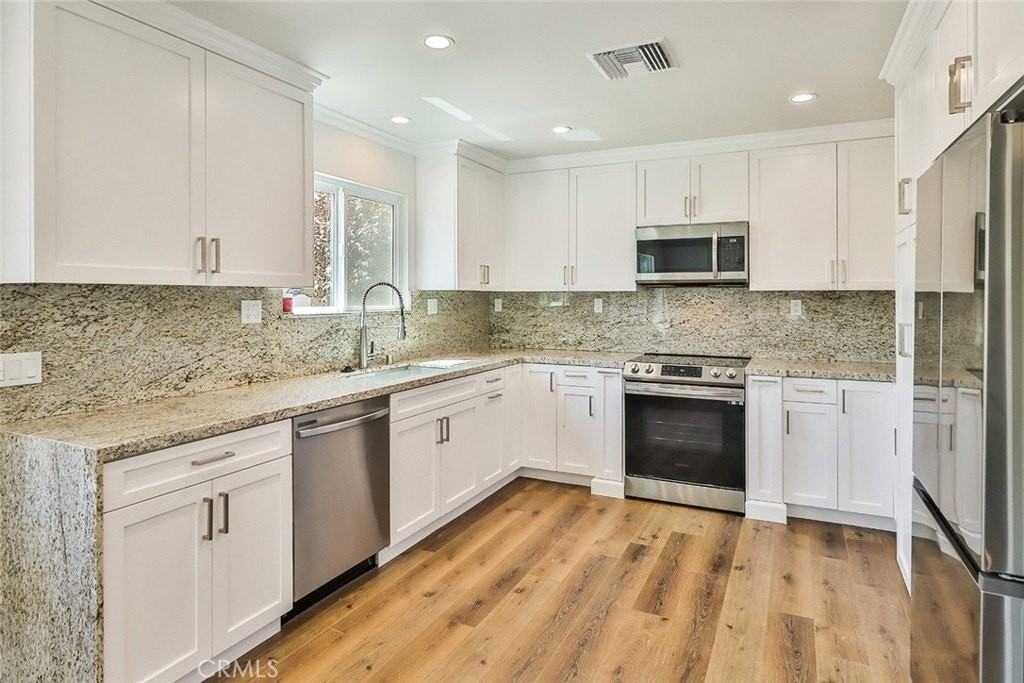 7702 Mason Ave - Photo 6 of 25