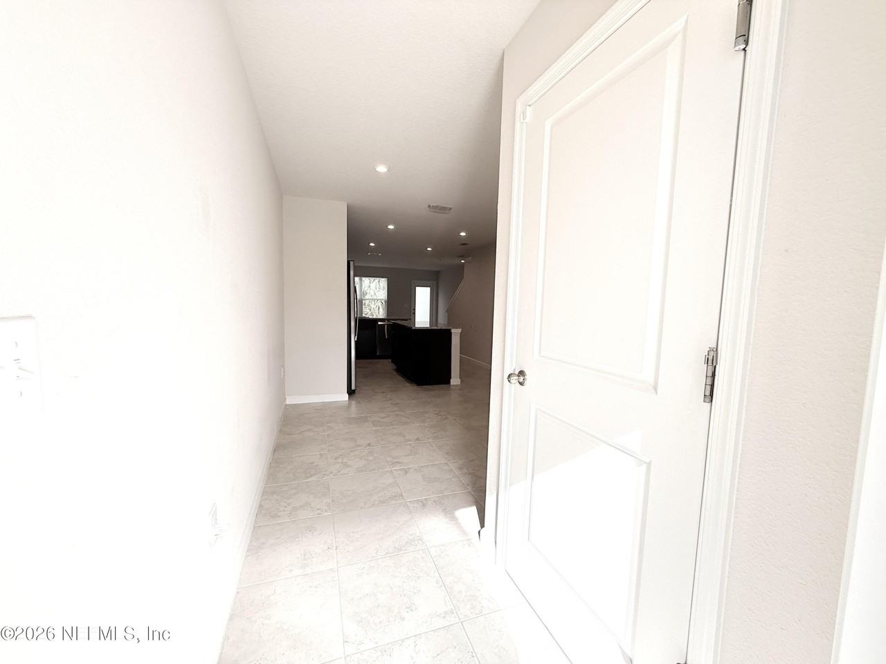 5885 Creekside Crossing Dr - Photo 3 of 33