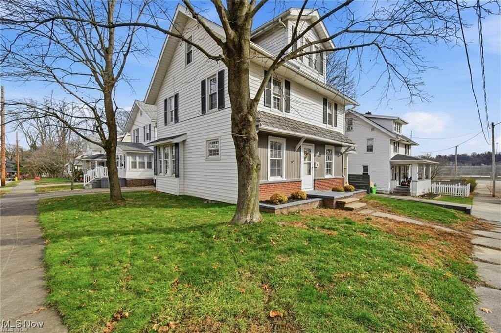 437 Erie St - Photo 2 of 35