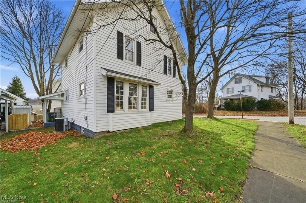 437 Erie St - Photo 3 of 35