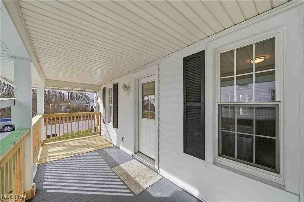 437 Erie St - Photo 4 of 35