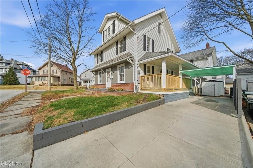 437 Erie St - Photo 5 of 35