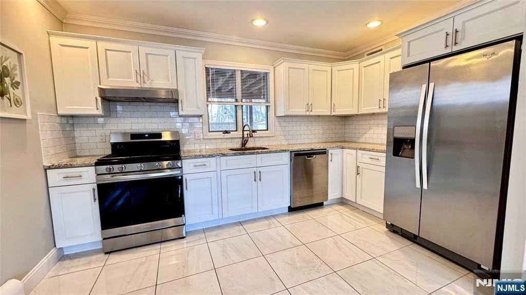 34 Willow Wood Ct 1st Fl - Photo 2 of 13