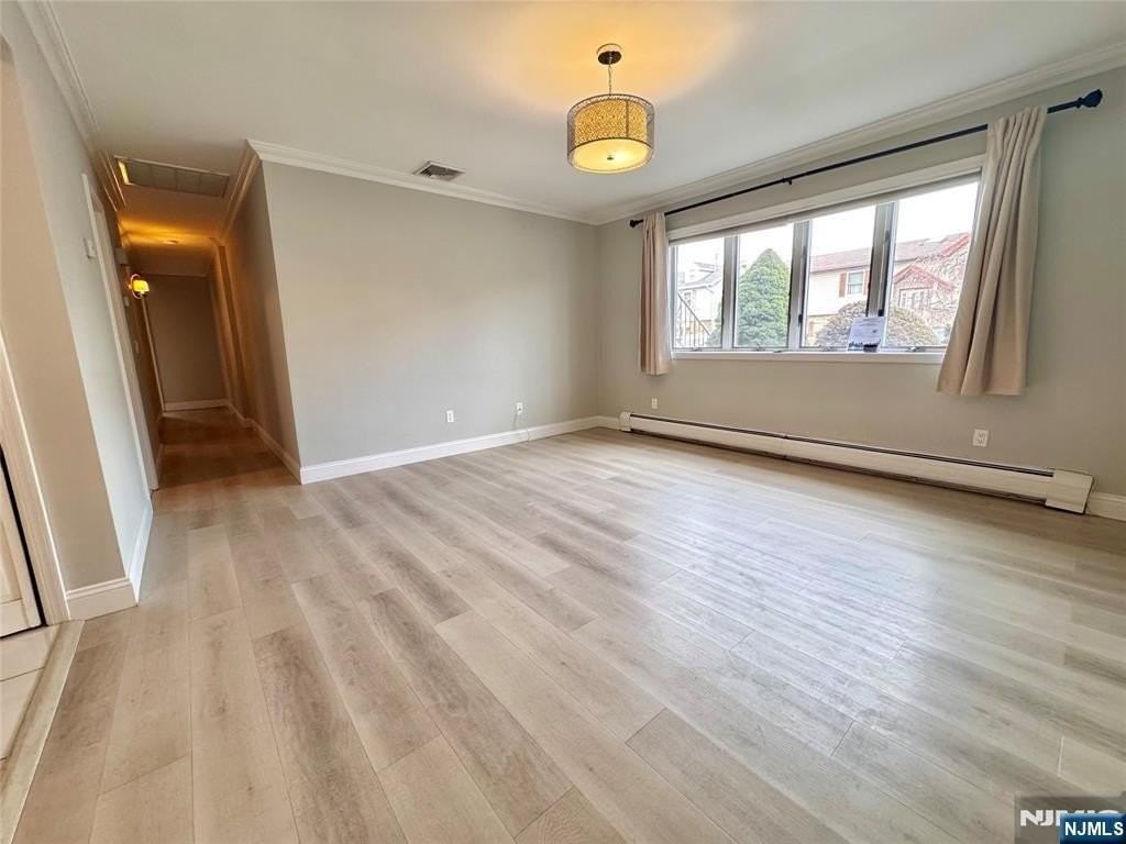 34 Willow Wood Ct 1st Fl - Photo 5 of 13