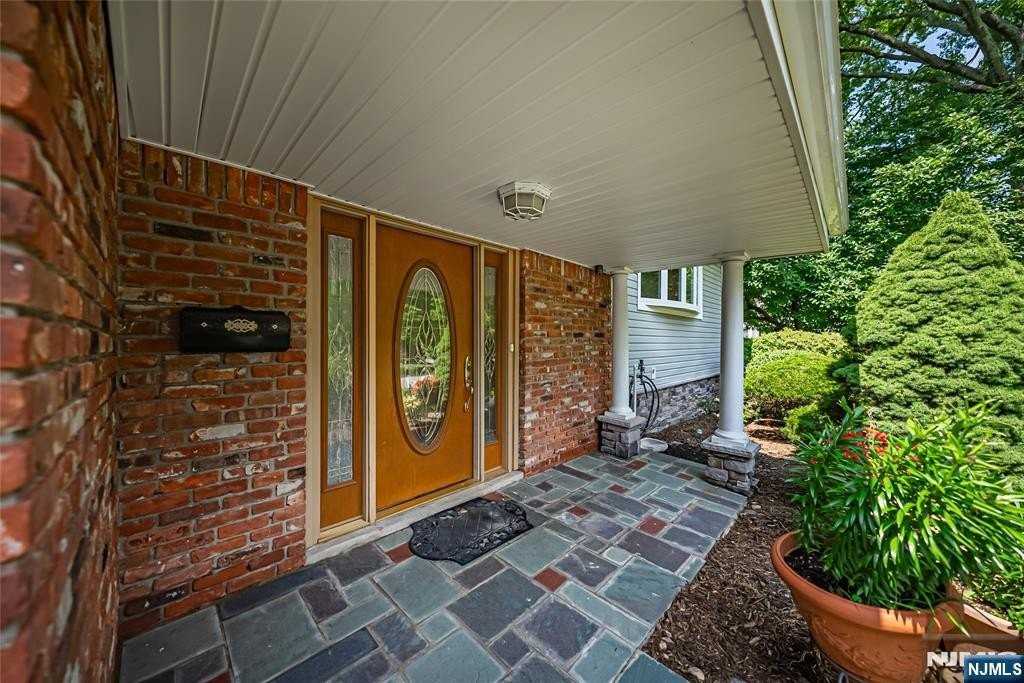 71 Columbus Rd - Photo 3 of 50