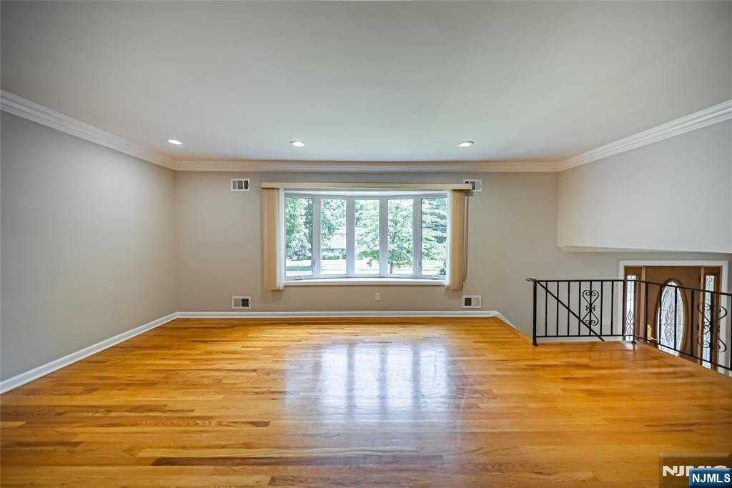 71 Columbus Rd - Photo 5 of 50