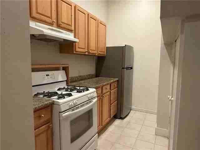 1014 Dumaine St #B - Photo 6 of 14