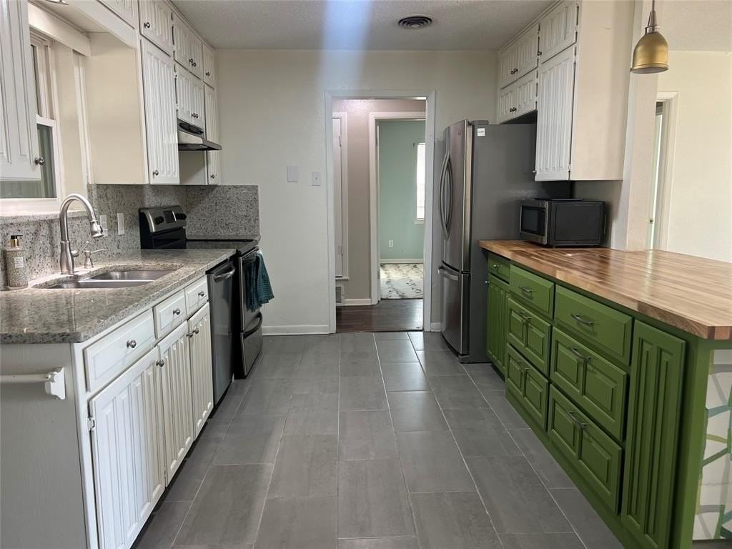 7720 Gaston Ave - Photo 2 of 15