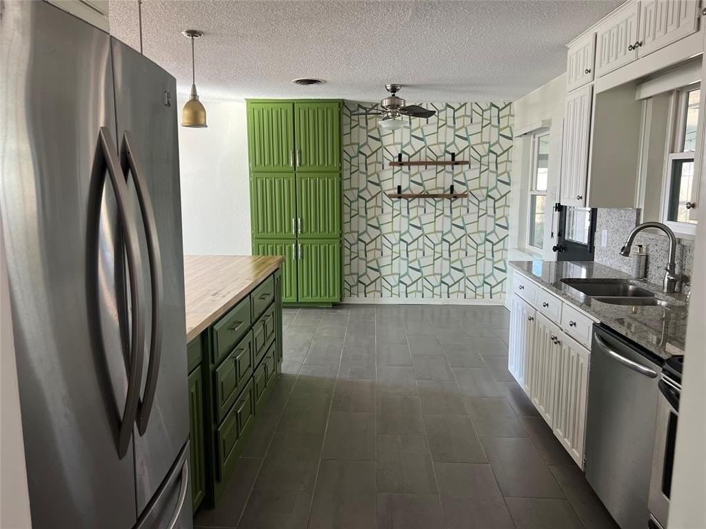 7720 Gaston Ave - Photo 3 of 15