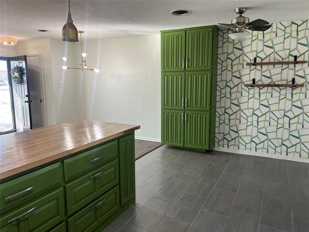 7720 Gaston Ave - Photo 4 of 15