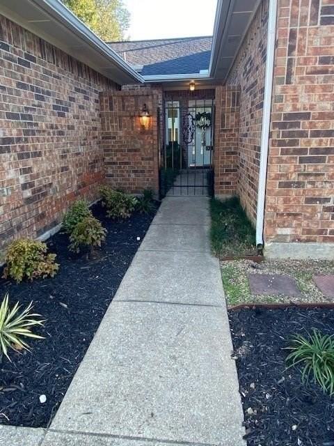 1827 Forestdale Dr - Photo 4 of 27