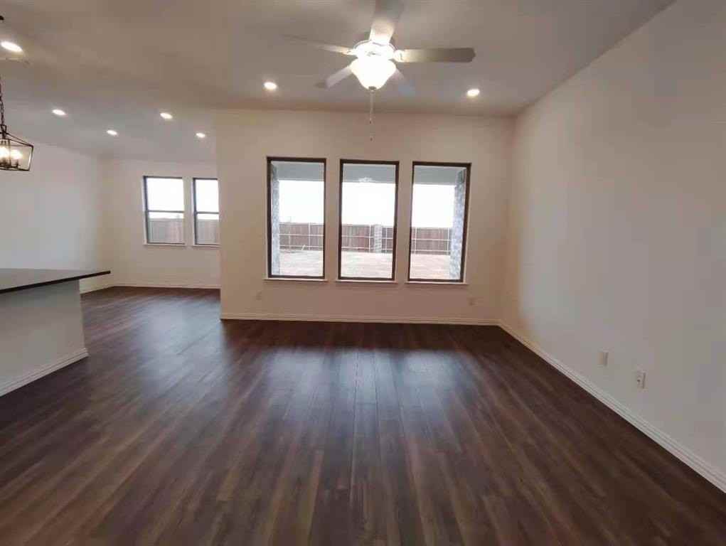 2403 Lovegrass Ln - Photo 4 of 24