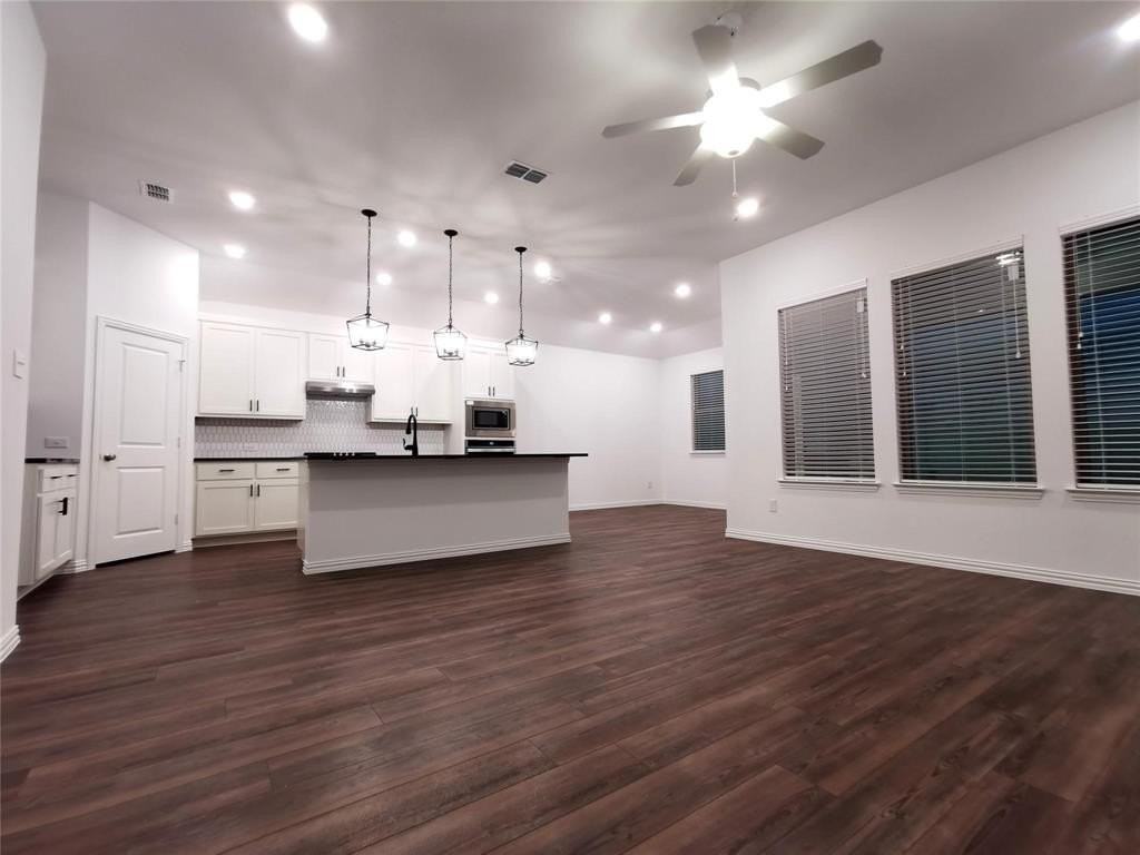 2403 Lovegrass Ln - Photo 5 of 24