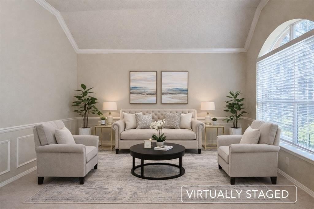 4329 Wonderland Dr - Photo 6 of 37