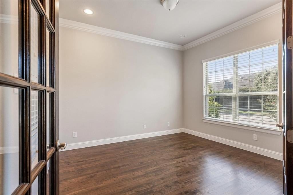 402 Montpelier Dr - Photo 7 of 39