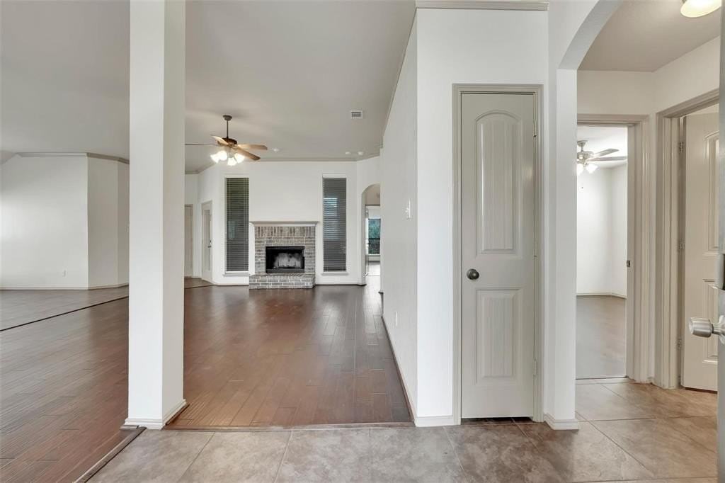 3166 Market Center Dr - Photo 5 of 36