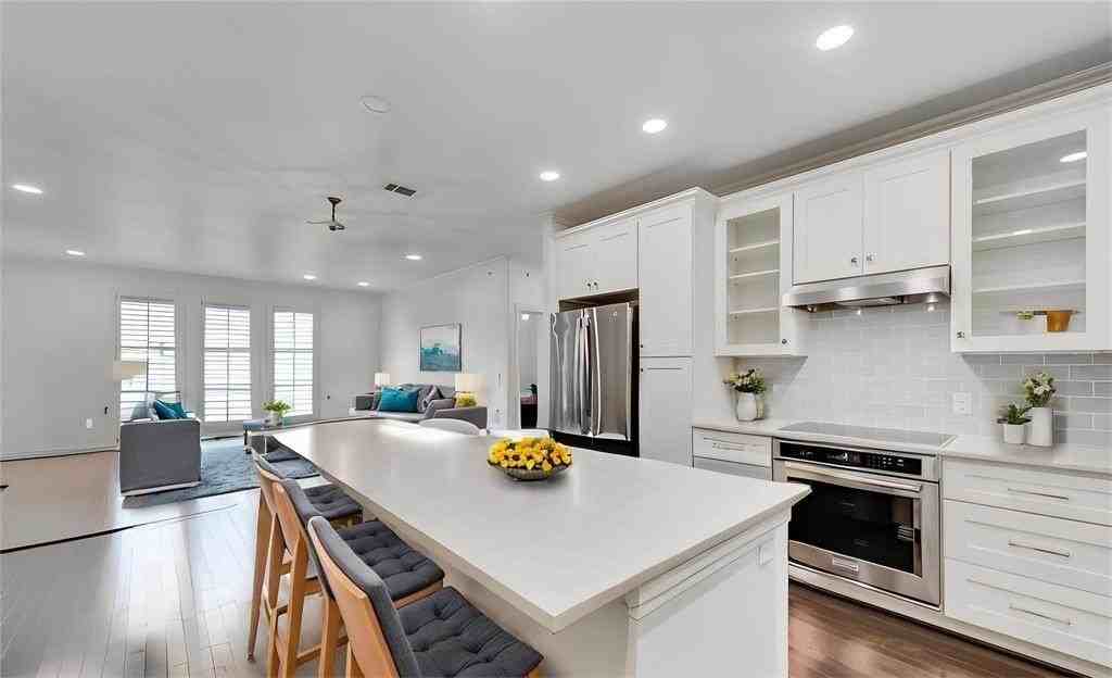 2500 King Arthur Blvd #304 - Photo 3 of 26