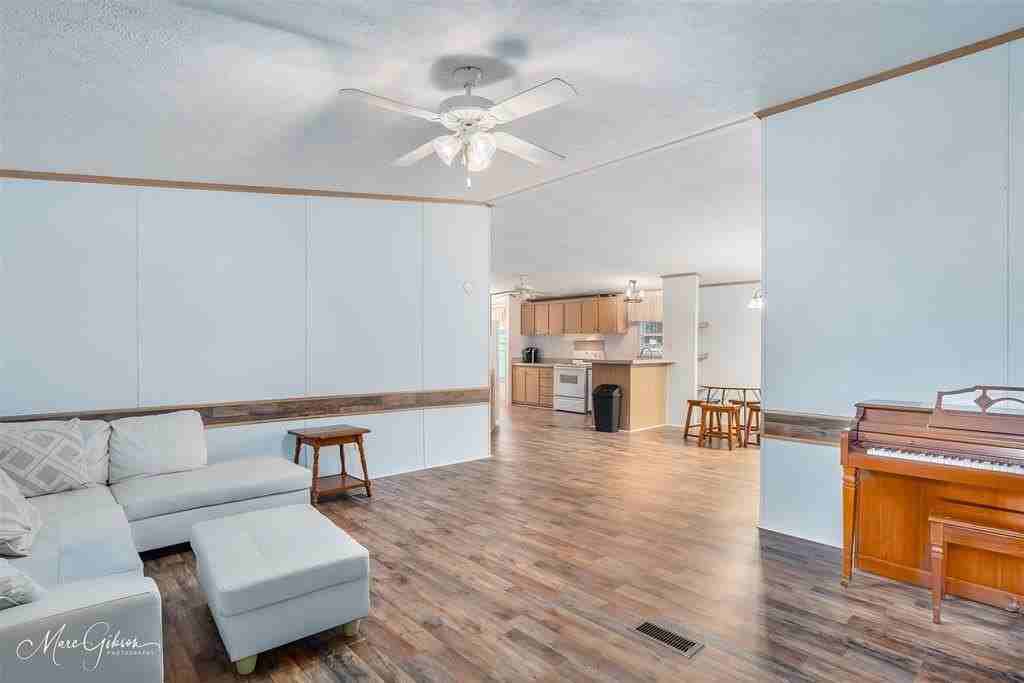 409 Glen Hbr - Photo 2 of 20