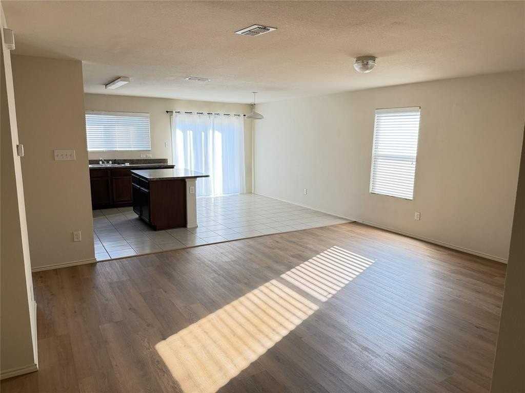 1409 S Raven Dr - Photo 4 of 13