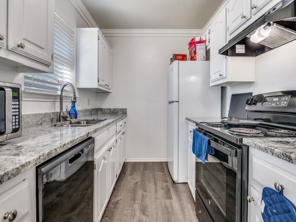 210 Myrtle Ave - Photo 5 of 13