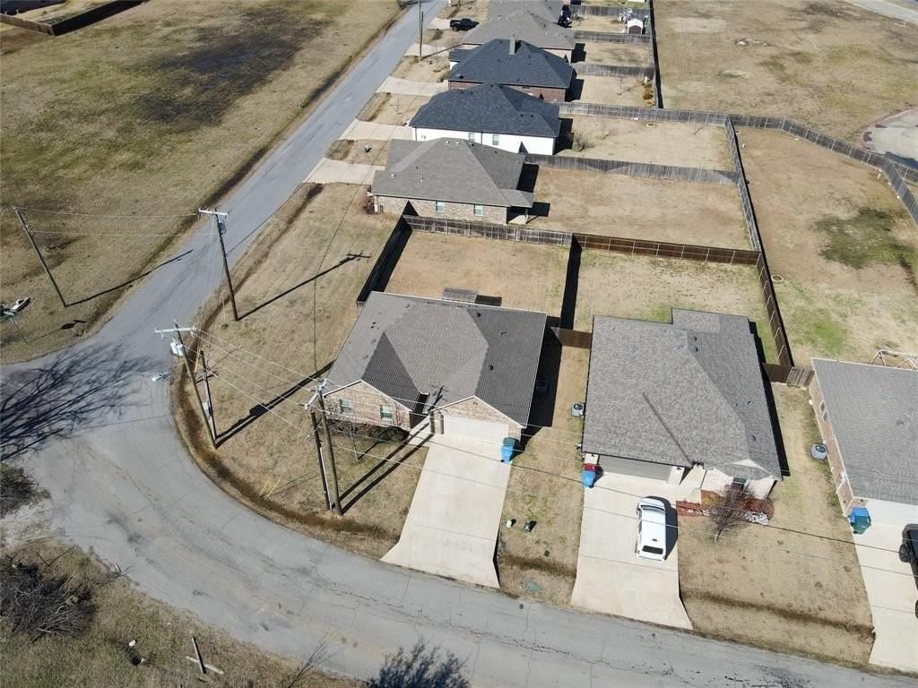 2303 Norwood Rd - Photo 3 of 17