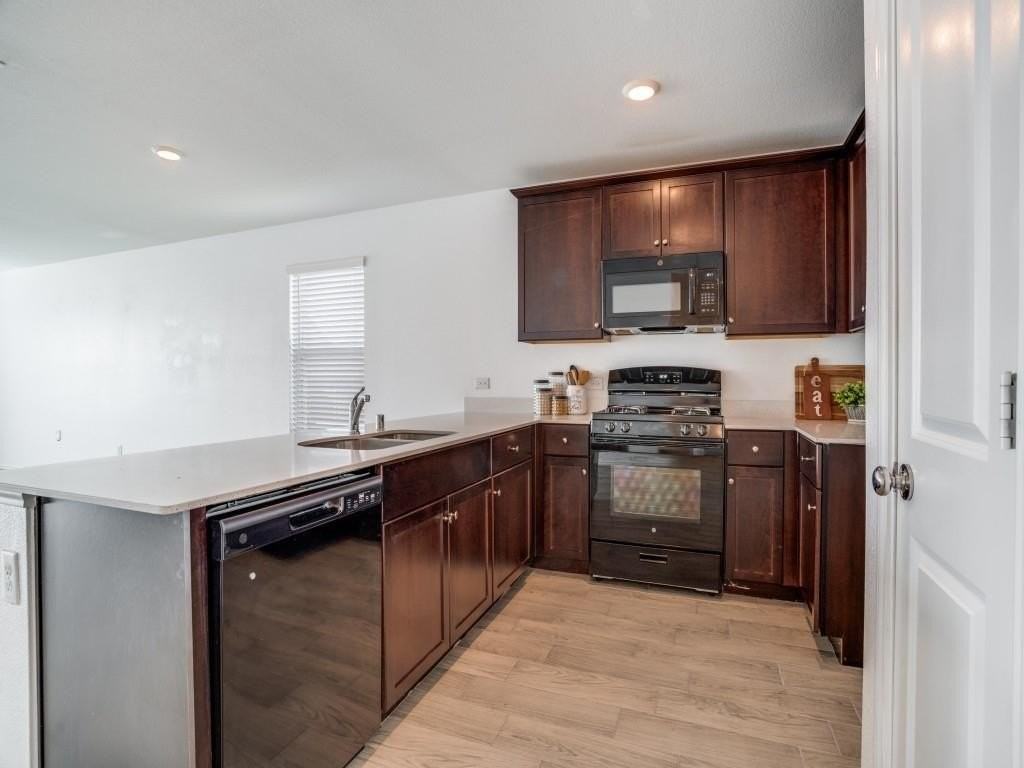 1505 Helmoken Falls Dr - Photo 3 of 19