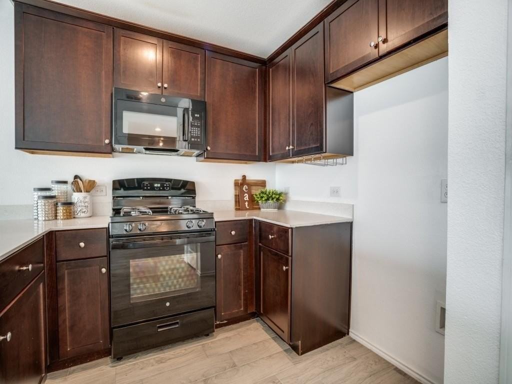 1505 Helmoken Falls Dr - Photo 4 of 19