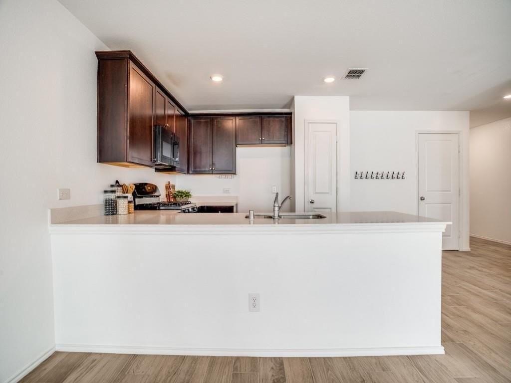 1505 Helmoken Falls Dr - Photo 5 of 19