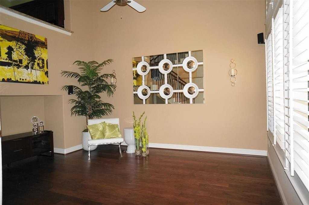 7240 Olivia Ln - Photo 4 of 11