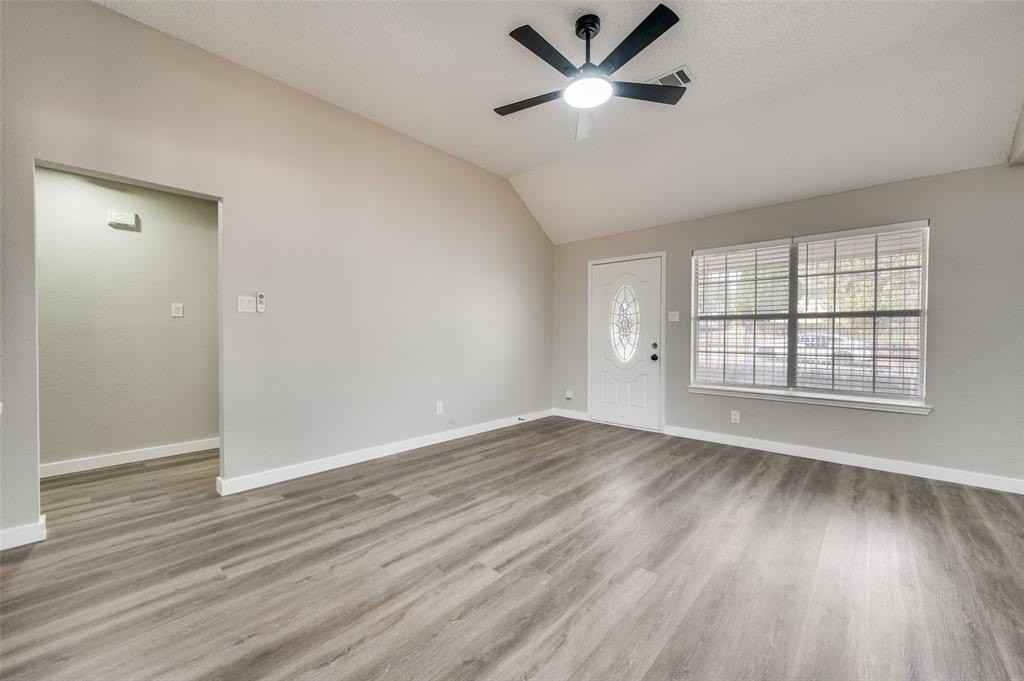 2238 Arroyo Ave - Photo 5 of 25