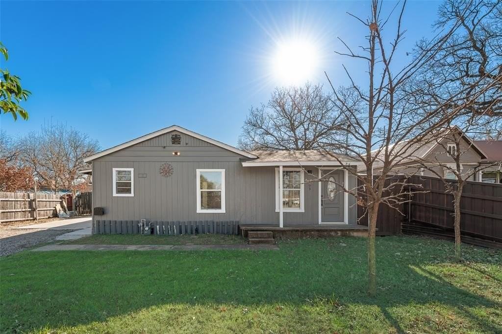 303 W Broad St - Photo 2 of 17