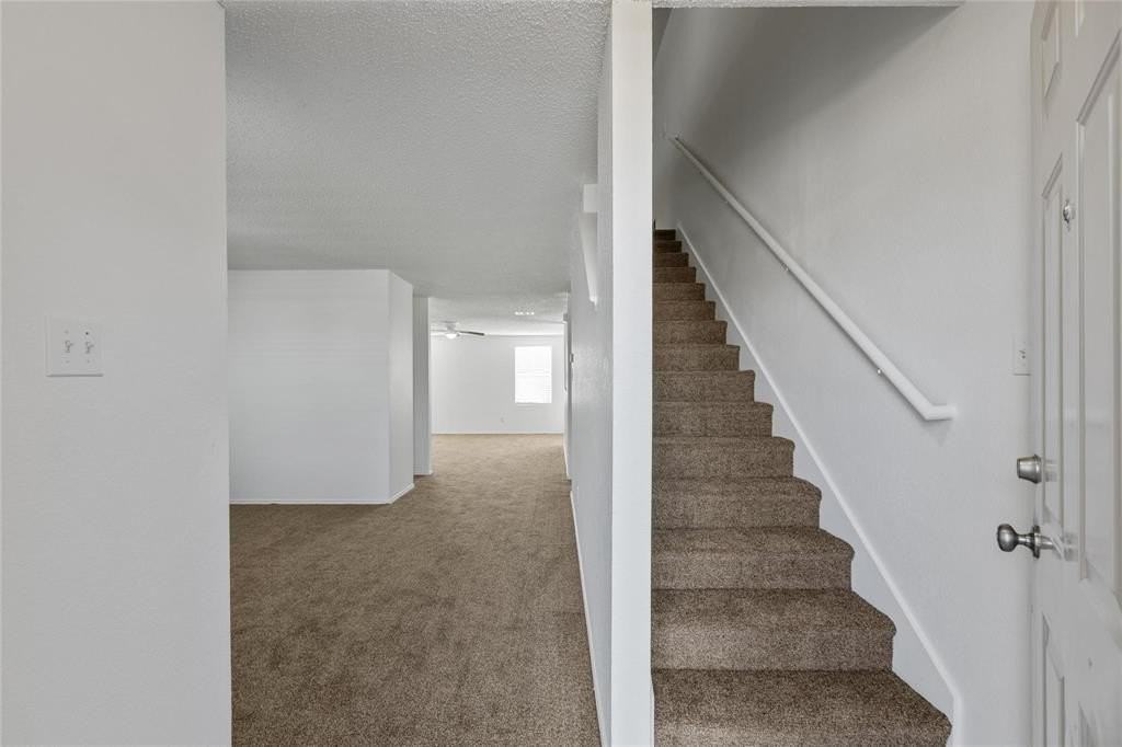 1628 Fieldstone Dr - Photo 4 of 32