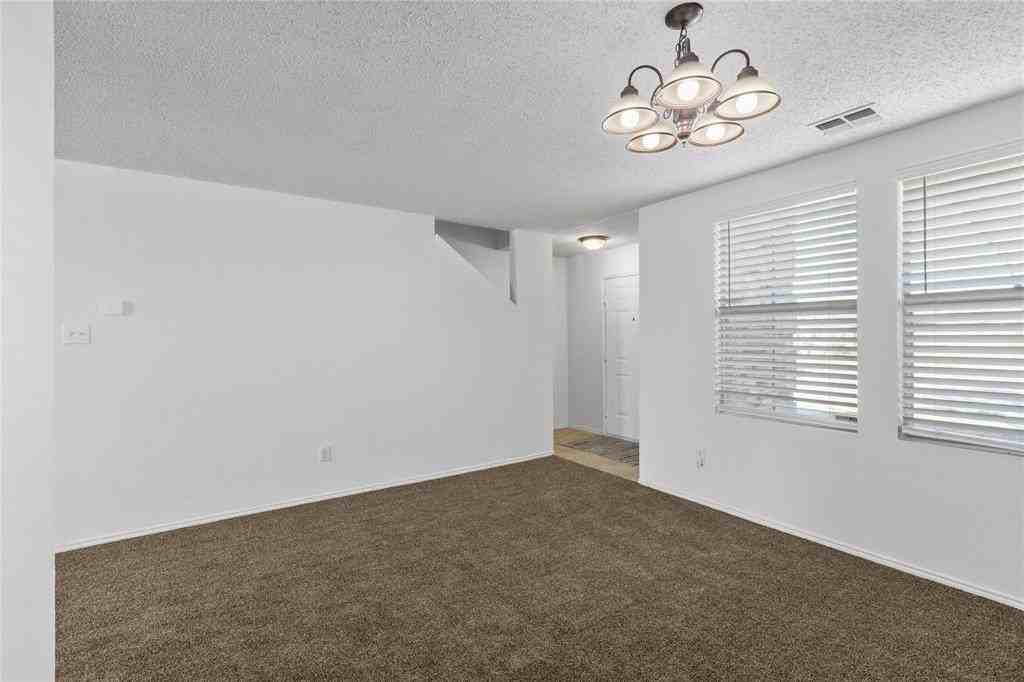 1628 Fieldstone Dr - Photo 6 of 32