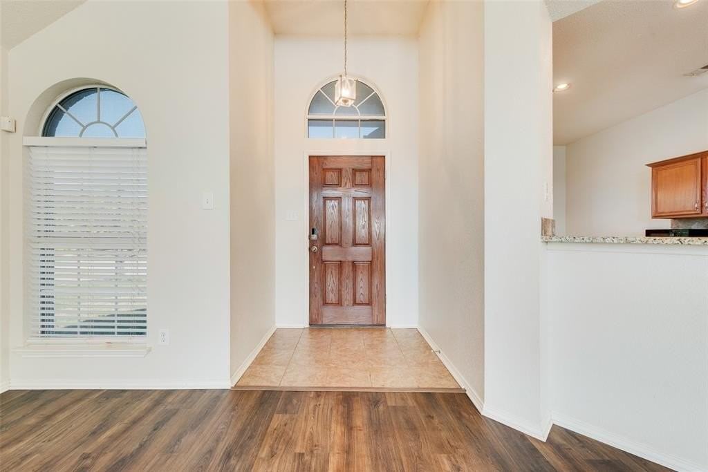 3010 Canary Ln - Photo 3 of 31