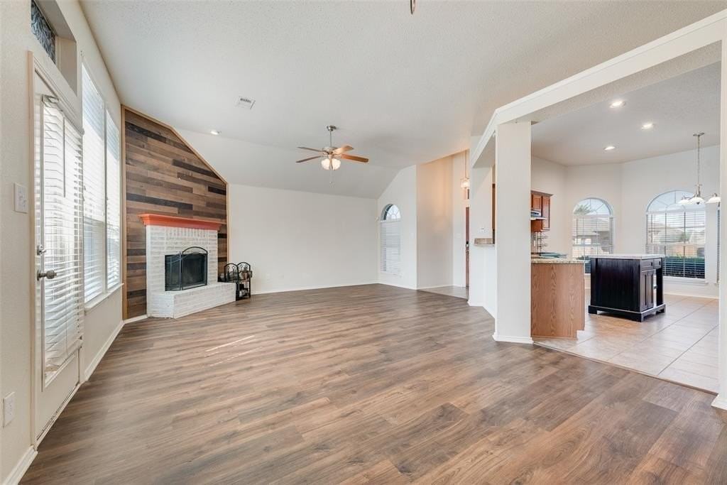 3010 Canary Ln - Photo 4 of 31