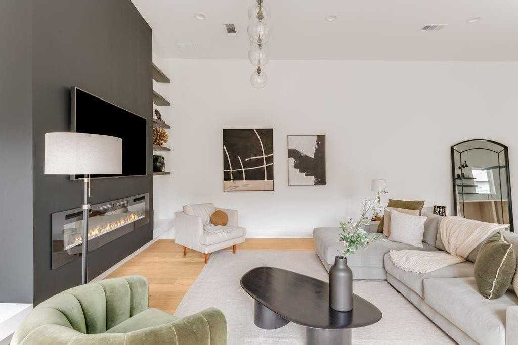 3812 Beechwood Ln - Photo 2 of 29