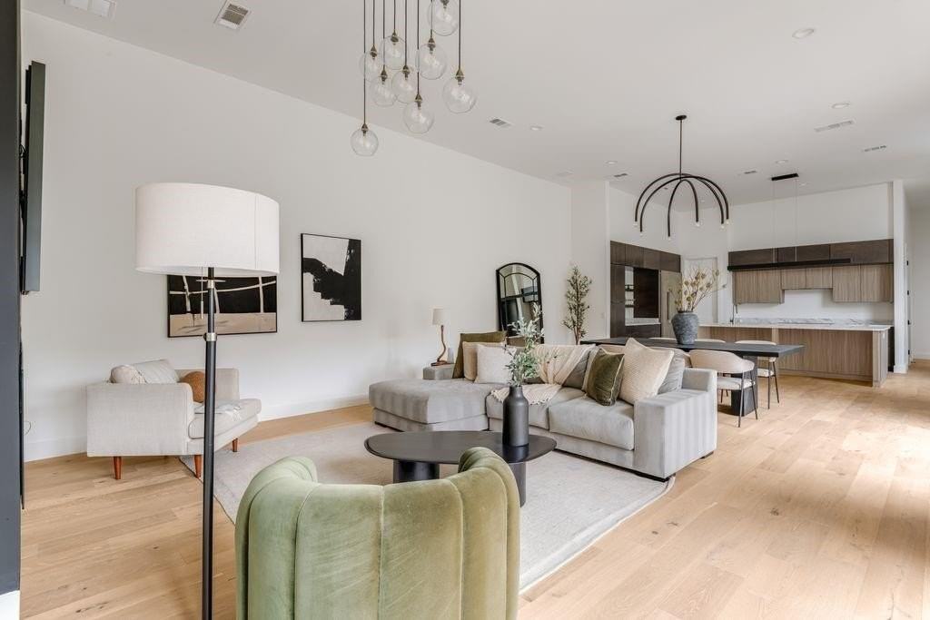 3812 Beechwood Ln - Photo 3 of 29