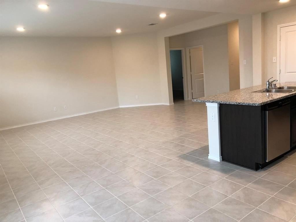 604 Rustic Meadows Trl - Photo 3 of 15