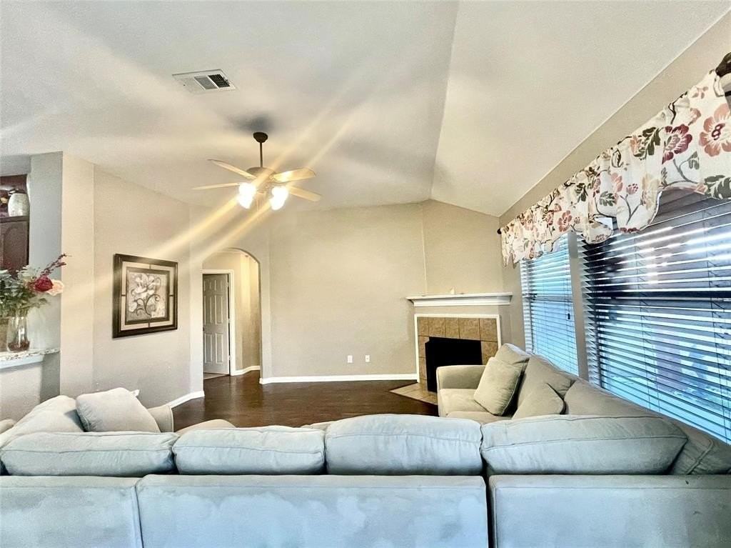 3210 Glenwood Dr - Photo 4 of 22