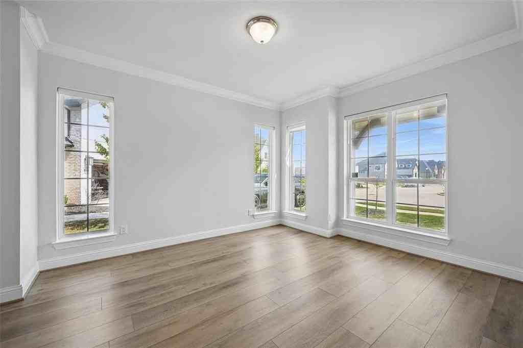 3010 Barefoot Ln - Photo 5 of 38