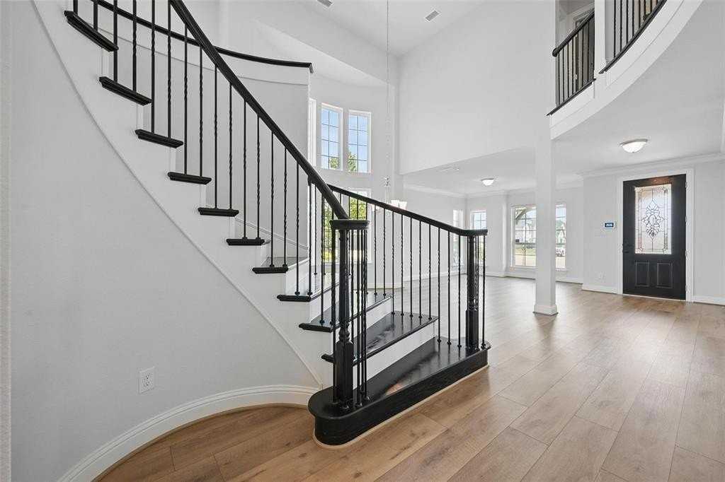 3010 Barefoot Ln - Photo 7 of 38